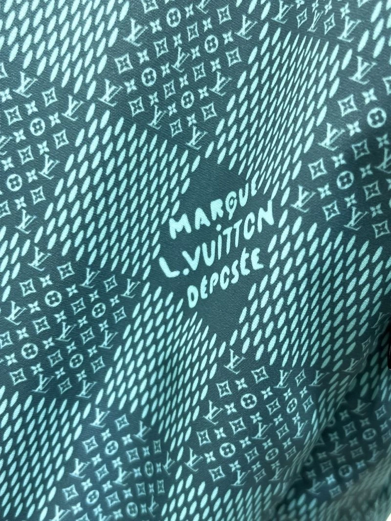 Refined Louis Vuitton Outwear 136605