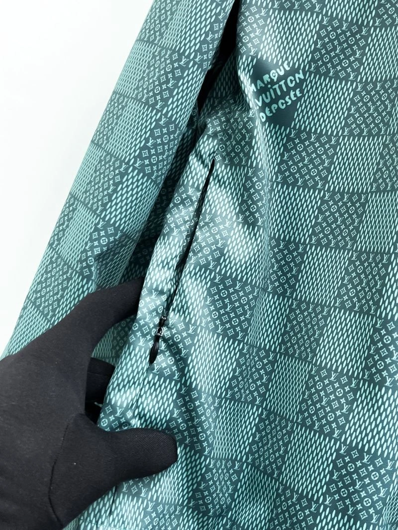 Refined Louis Vuitton Outwear 136605