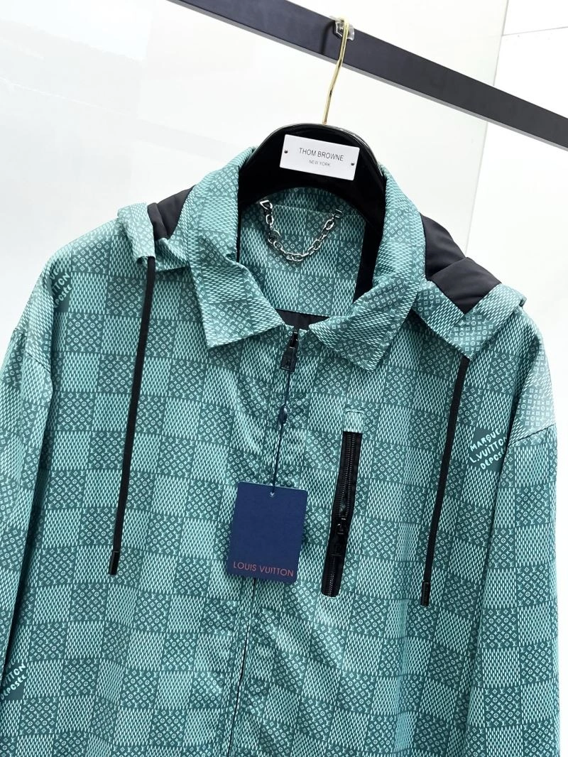 Refined Louis Vuitton Outwear 136605