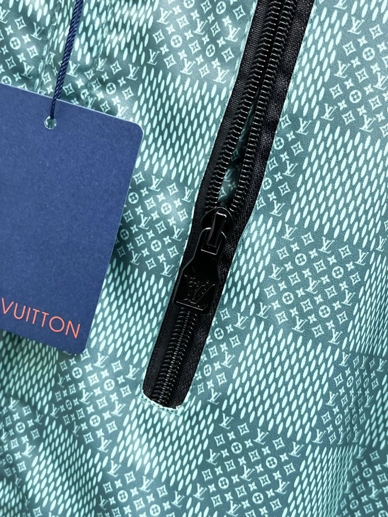Refined Louis Vuitton Outwear 136605