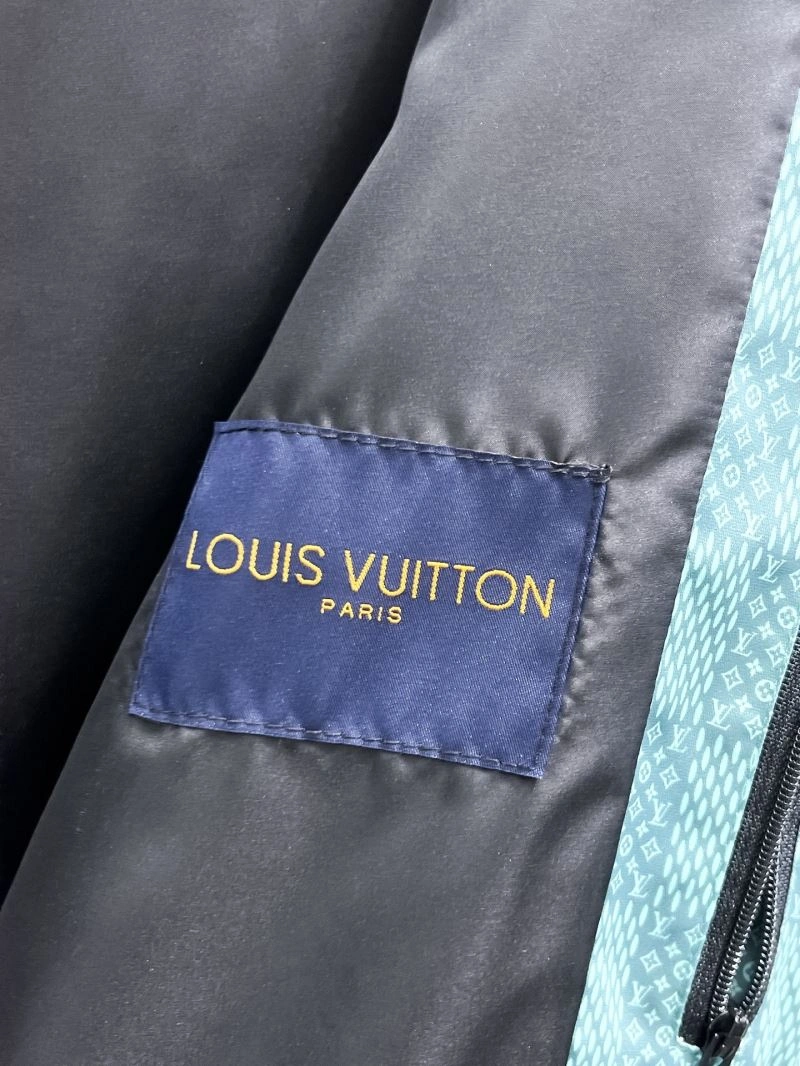 Refined Louis Vuitton Outwear 136605