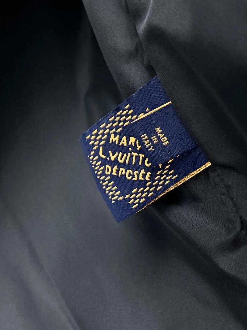 Refined Louis Vuitton Outwear 136605