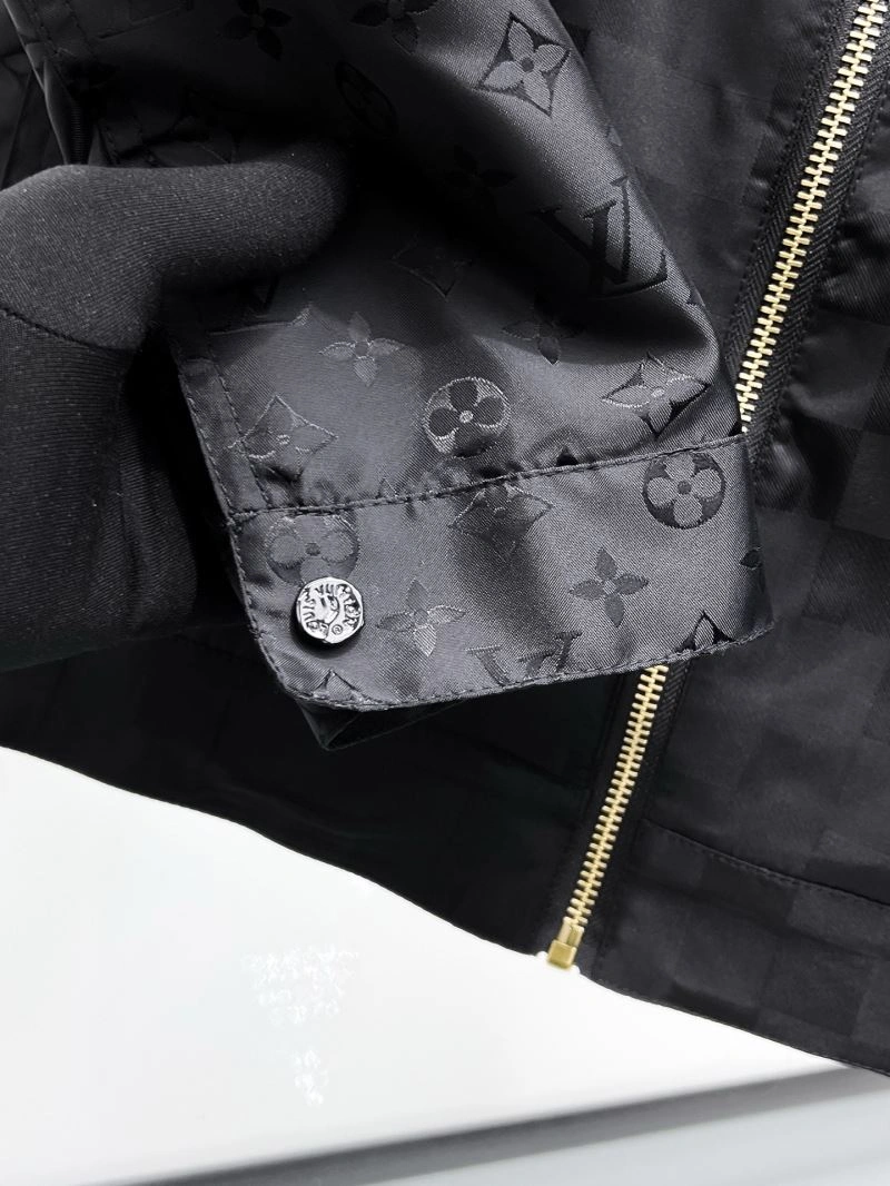 AllSeason Louis Vuitton Outwear 136601