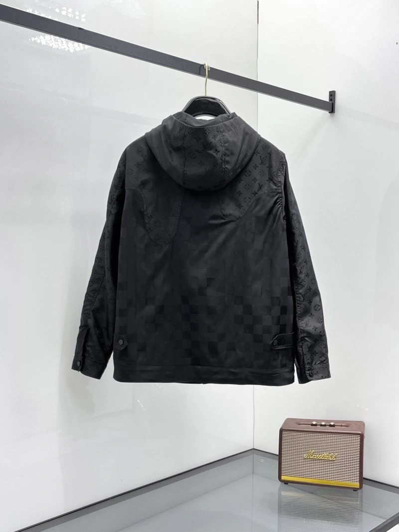 AllSeason Louis Vuitton Outwear 136601