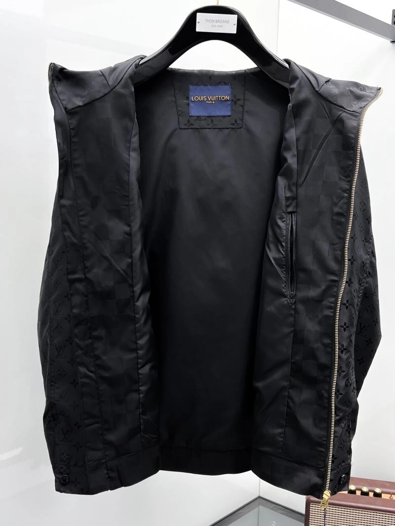 AllSeason Louis Vuitton Outwear 136601