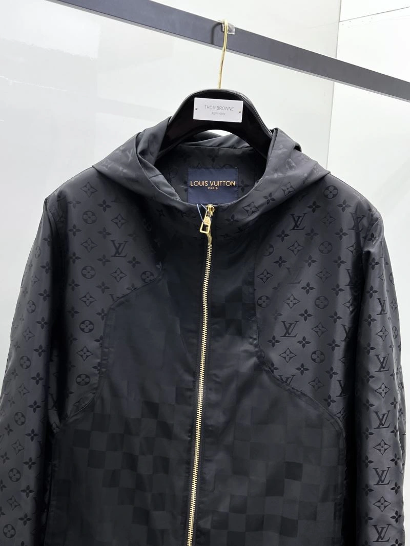 AllSeason Louis Vuitton Outwear 136601
