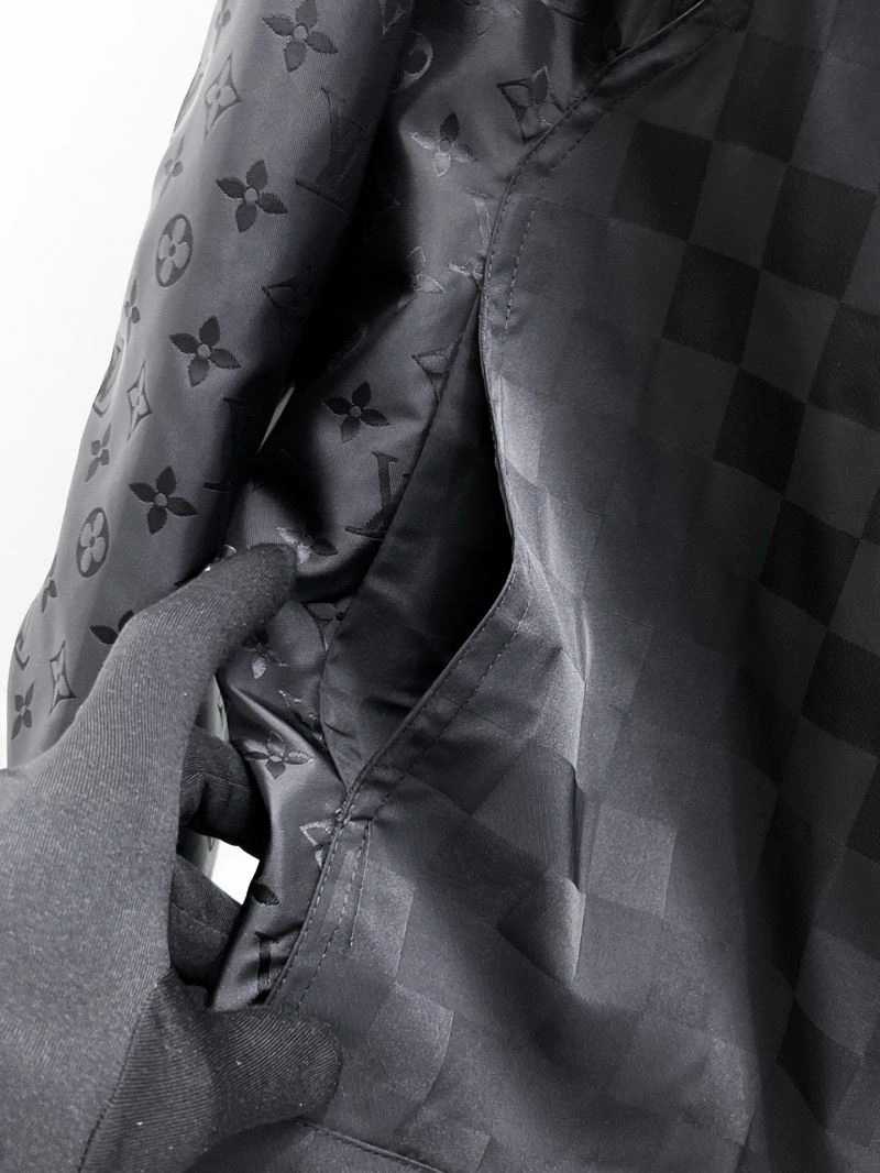 AllSeason Louis Vuitton Outwear 136601