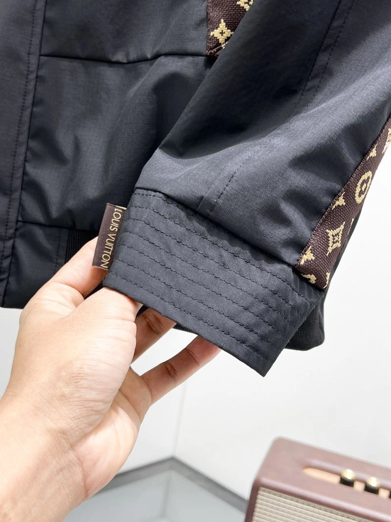 Louis Vuitton Outwear Effortless 136602
