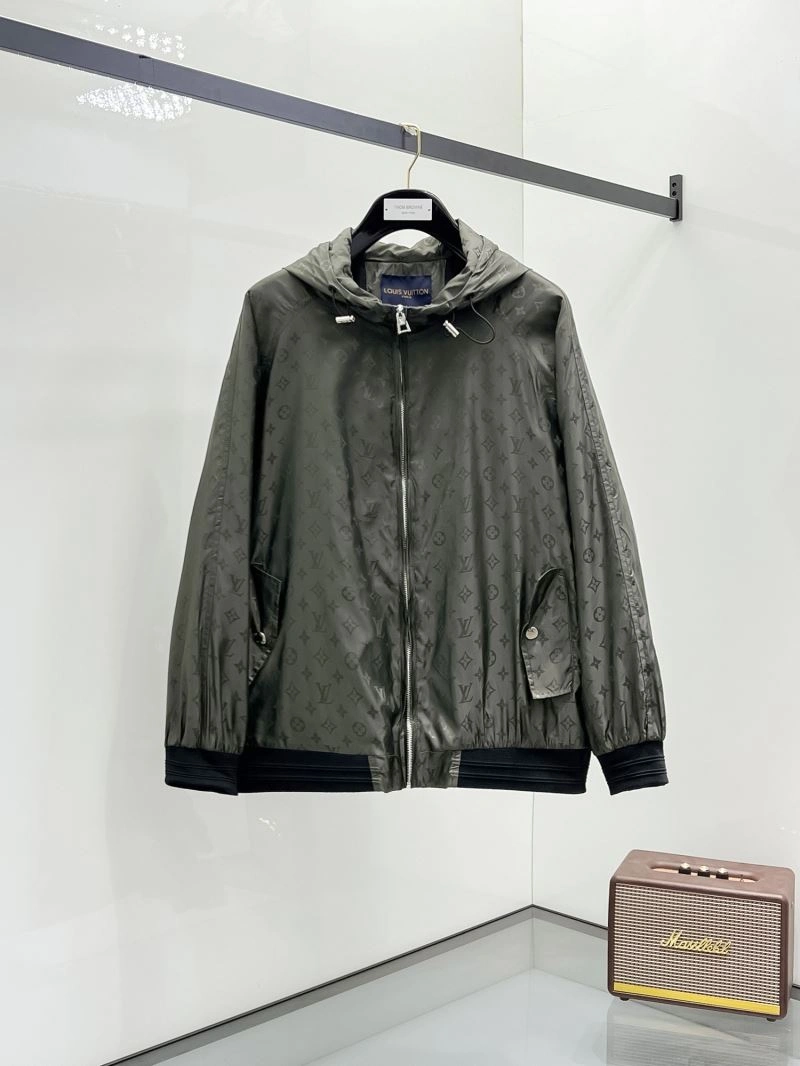 ComfortFit Louis Vuitton Outwear 136598