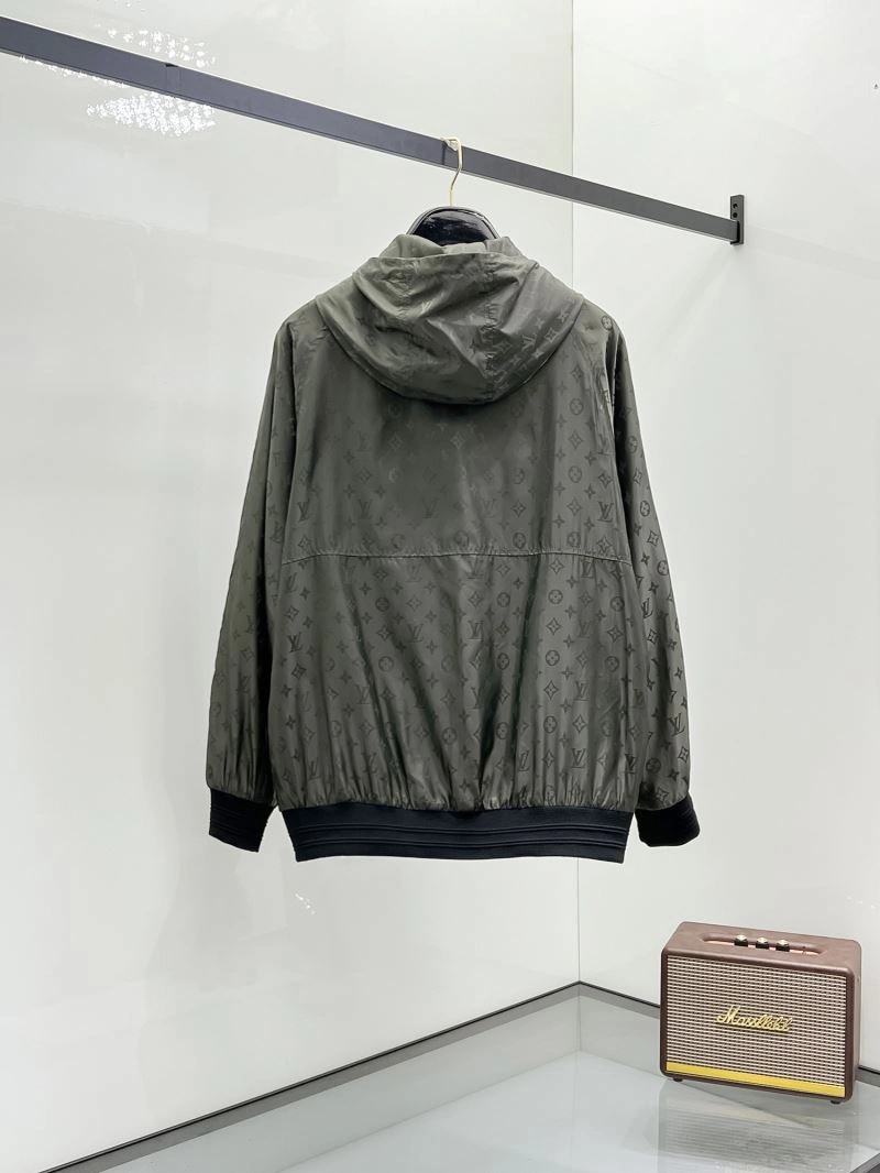 ComfortFit Louis Vuitton Outwear 136598