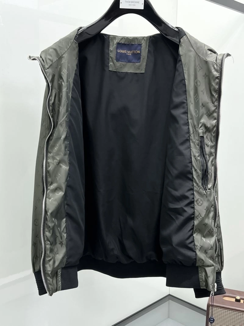 ComfortFit Louis Vuitton Outwear 136598