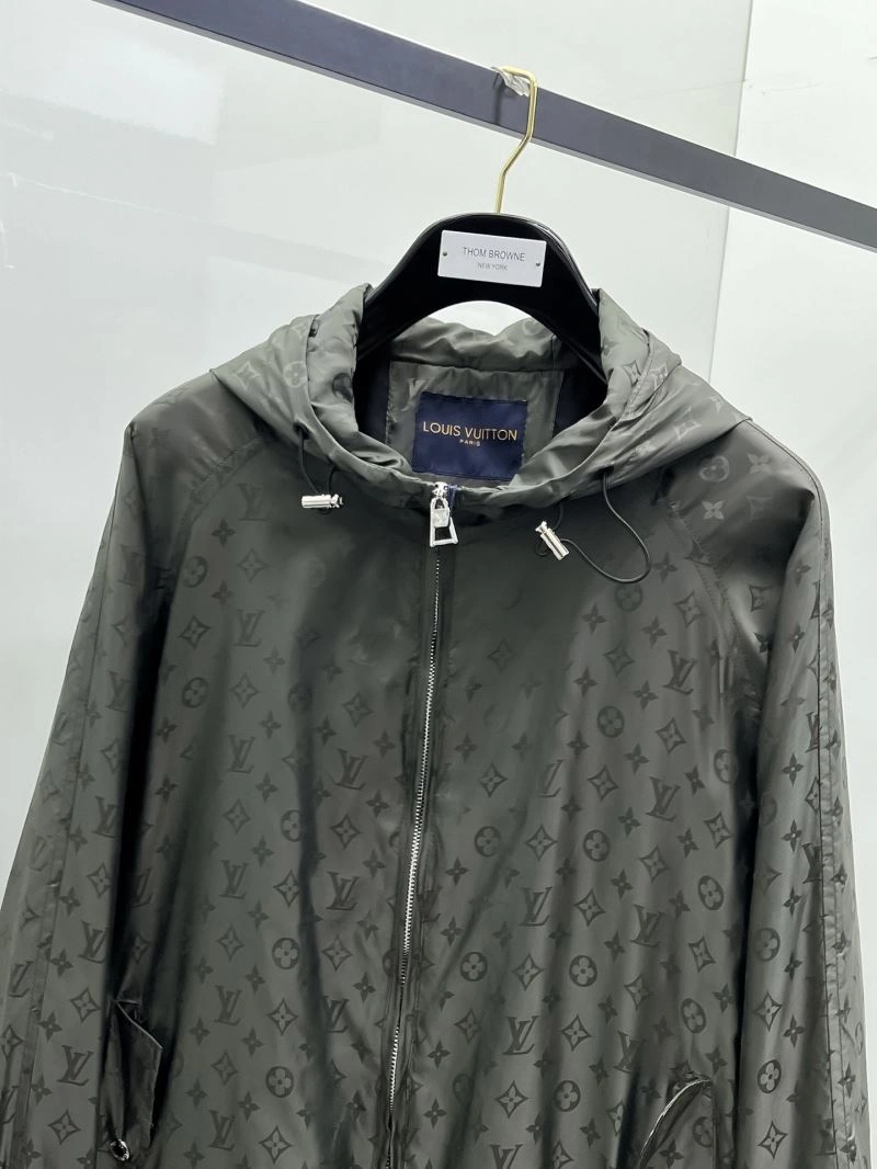 ComfortFit Louis Vuitton Outwear 136598