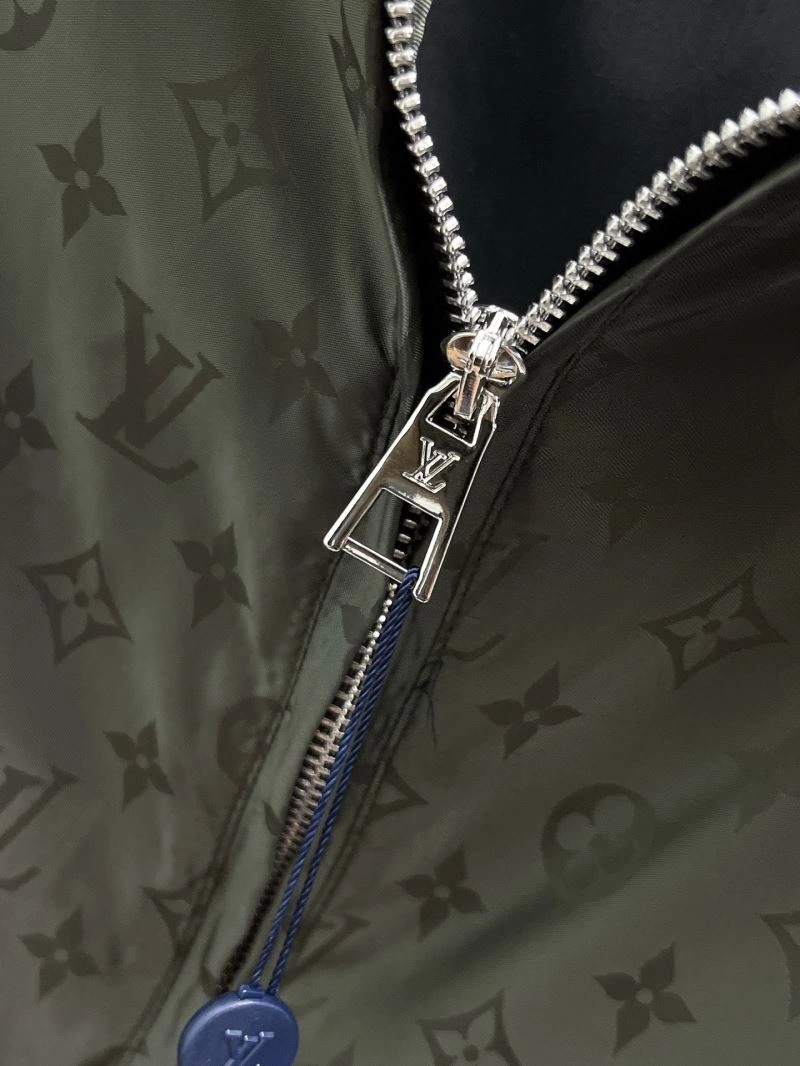 ComfortFit Louis Vuitton Outwear 136598