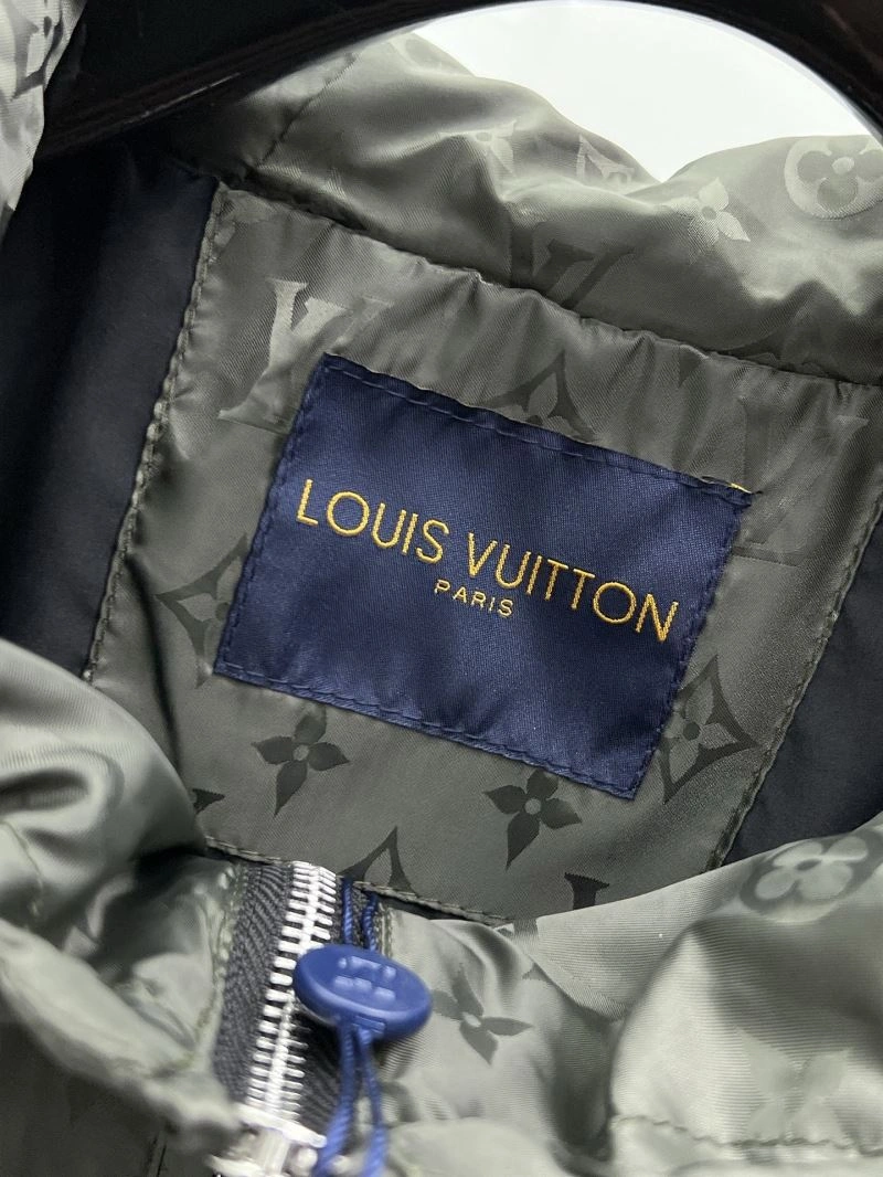 ComfortFit Louis Vuitton Outwear 136598