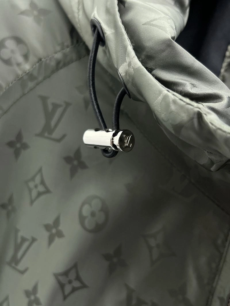 ComfortFit Louis Vuitton Outwear 136598