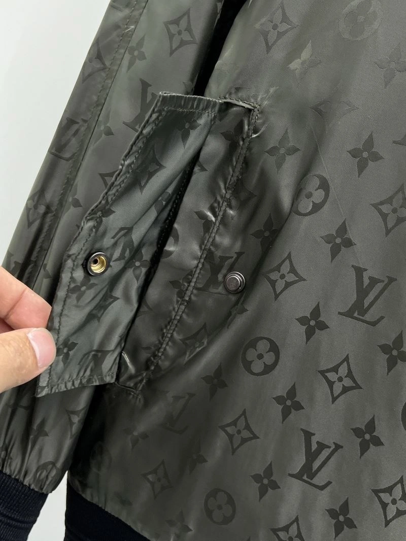 ComfortFit Louis Vuitton Outwear 136598