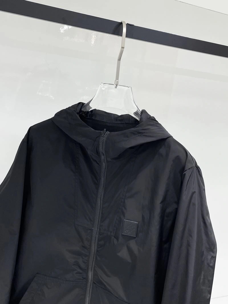 Functional Louis Vuitton Outwear 136589