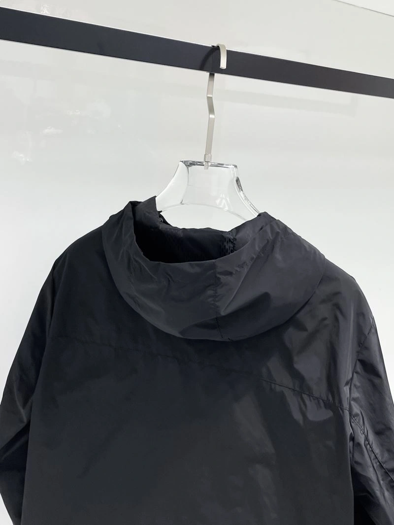 Functional Louis Vuitton Outwear 136589