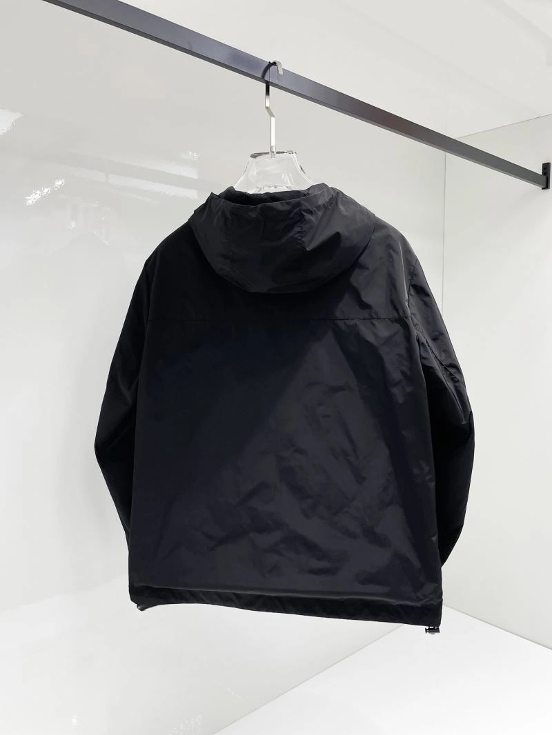 Functional Louis Vuitton Outwear 136589