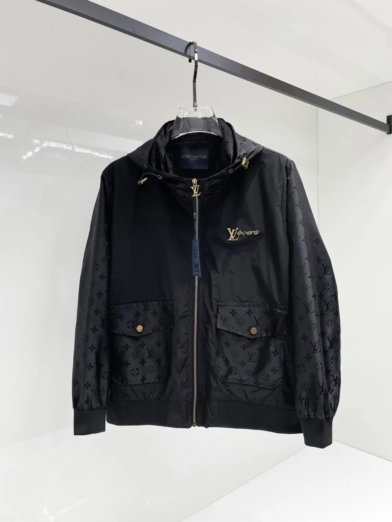 Breathable Louis Vuitton Outwear 136586