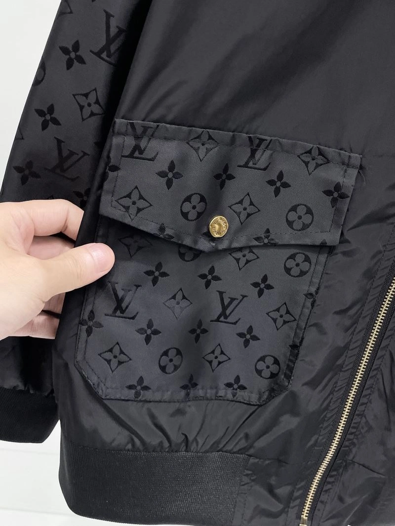 Breathable Louis Vuitton Outwear 136586