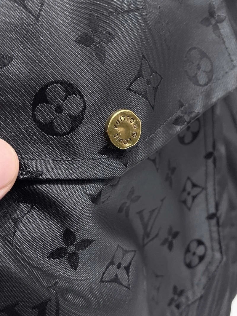 Breathable Louis Vuitton Outwear 136586