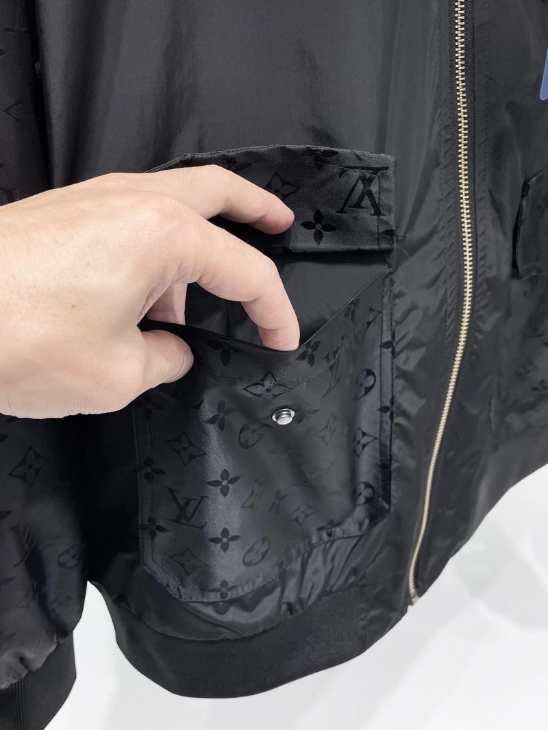 Breathable Louis Vuitton Outwear 136586