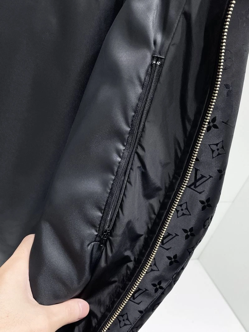 Breathable Louis Vuitton Outwear 136586