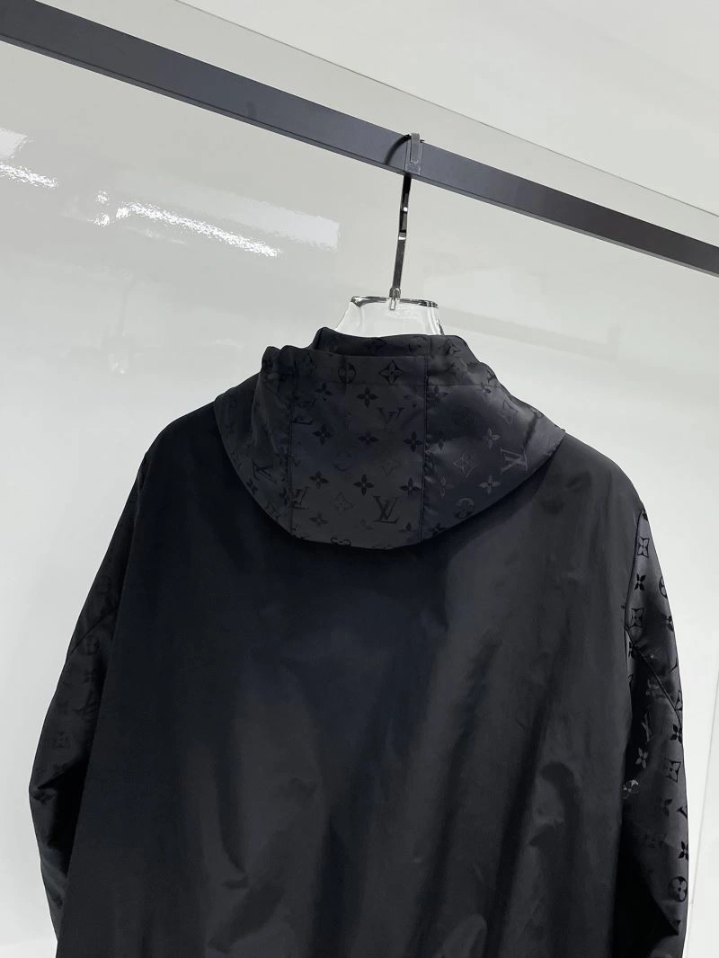 Breathable Louis Vuitton Outwear 136586