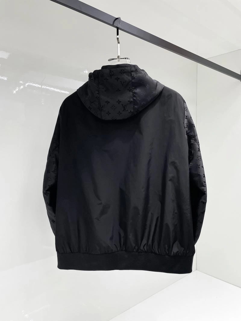 Breathable Louis Vuitton Outwear 136586
