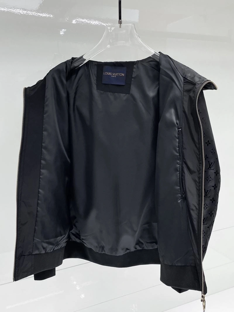 Breathable Louis Vuitton Outwear 136586