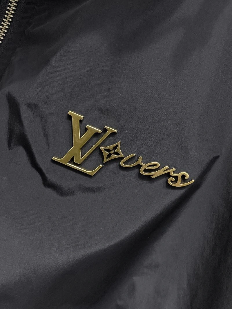 Breathable Louis Vuitton Outwear 136586