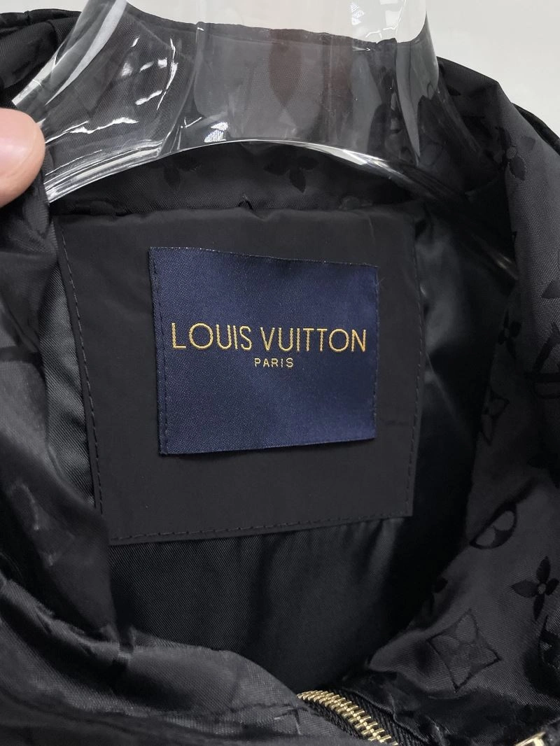 Breathable Louis Vuitton Outwear 136586