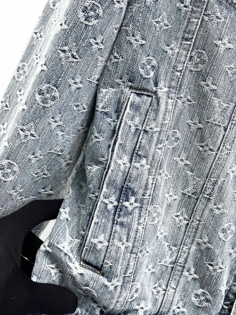 Louis Vuitton Outwear Neat 136581