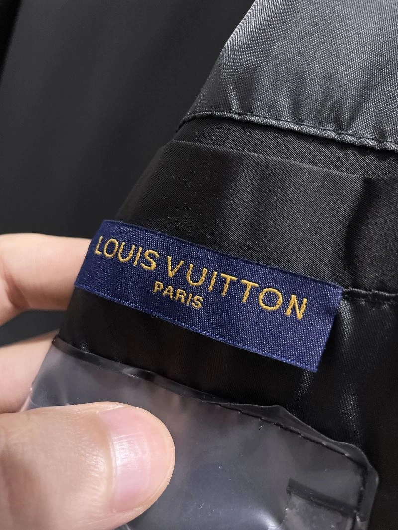 Louis Vuitton Outwear Sporty 136578