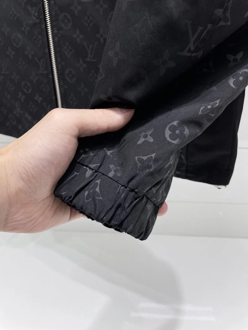 Louis Vuitton Outwear Sporty 136578