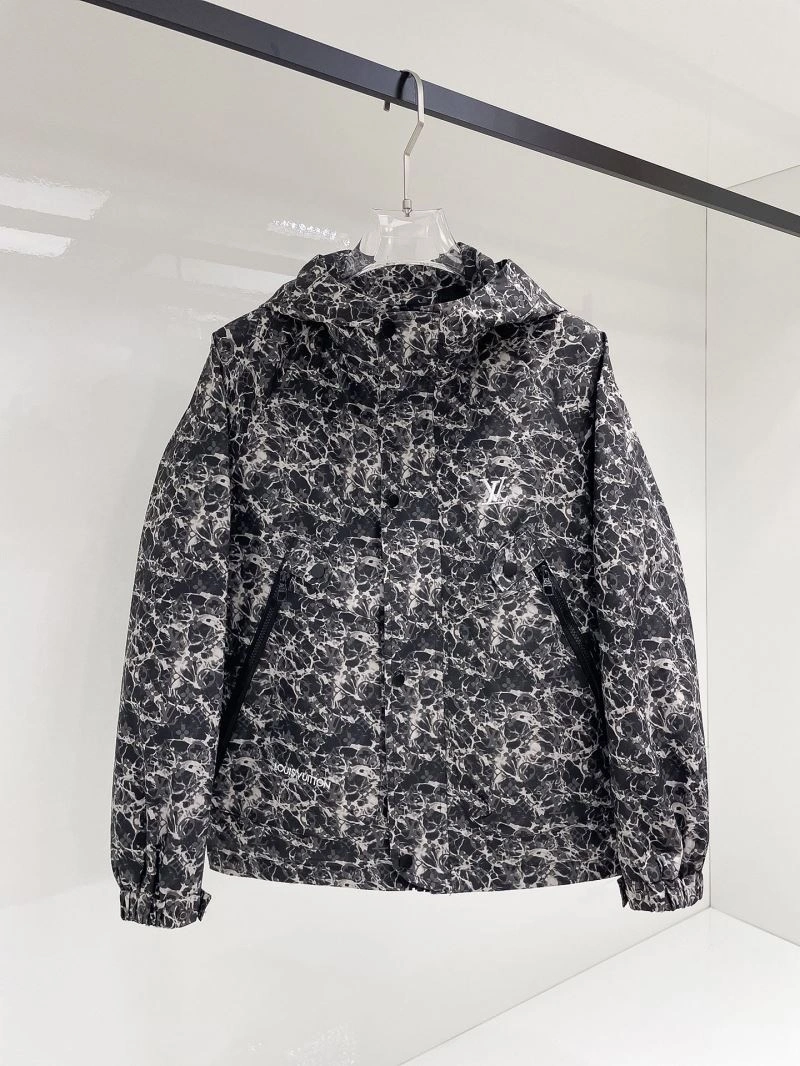 Breathable Louis Vuitton Outwear 136577