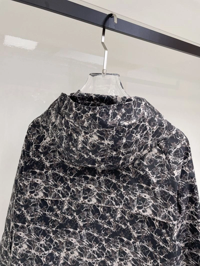 Breathable Louis Vuitton Outwear 136577