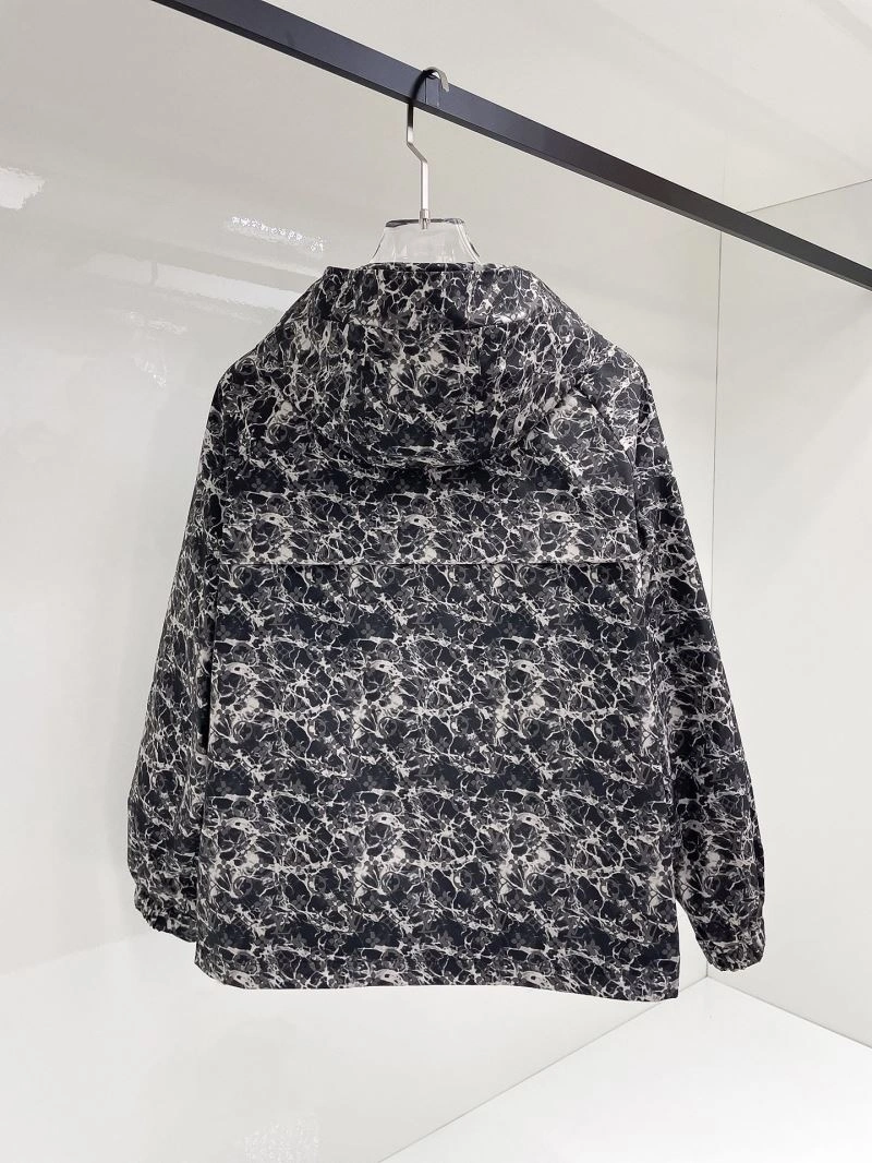 Breathable Louis Vuitton Outwear 136577