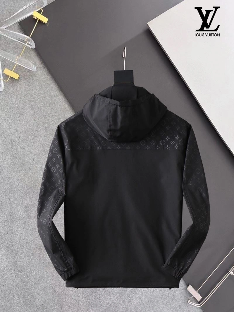 MultiPurpose Louis Vuitton Outwear 136552