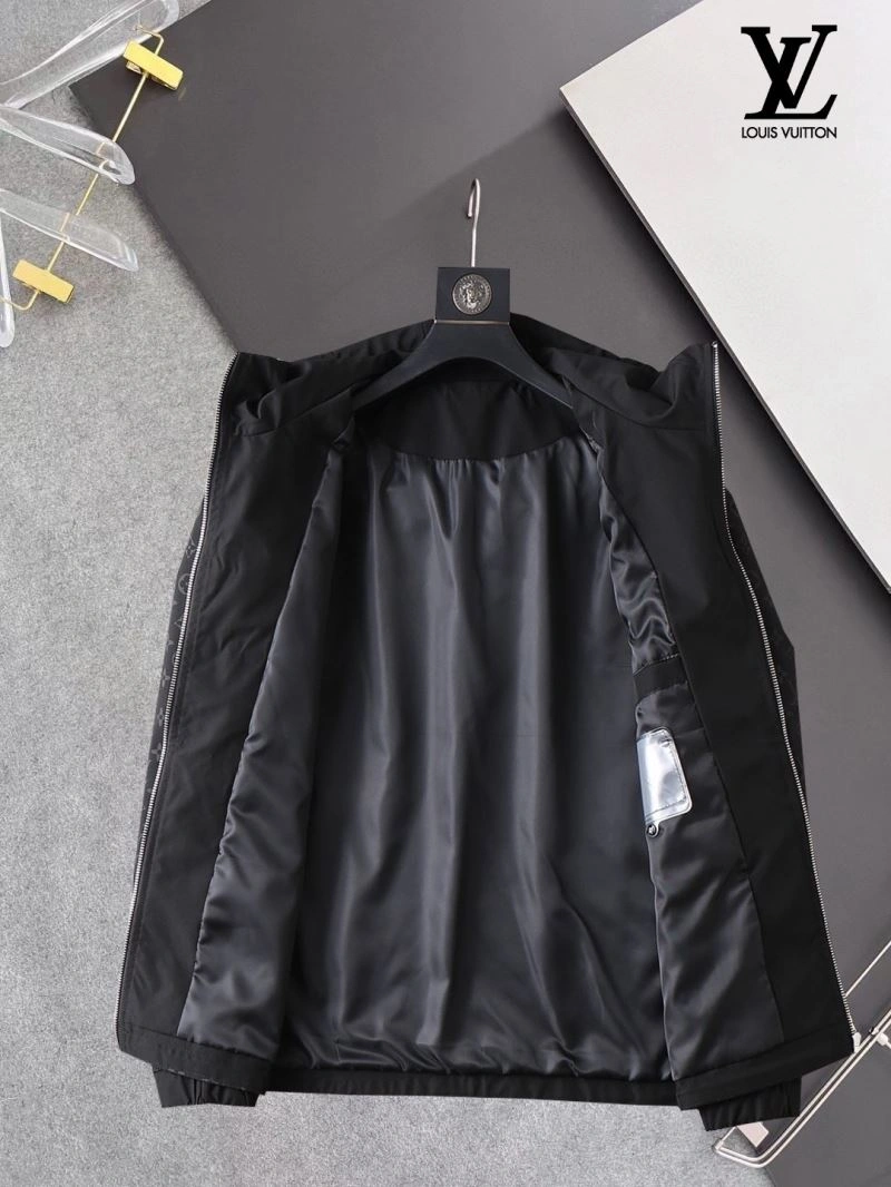 MultiPurpose Louis Vuitton Outwear 136552