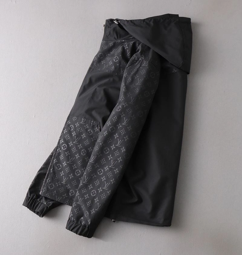 MultiPurpose Louis Vuitton Outwear 136552