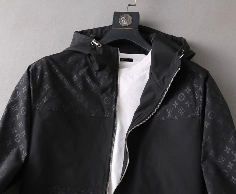 MultiPurpose Louis Vuitton Outwear 136552