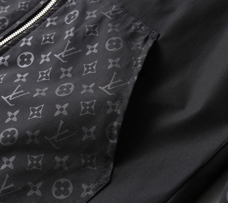 MultiPurpose Louis Vuitton Outwear 136552