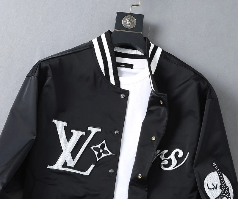 Chic Louis Vuitton Outwear 136555
