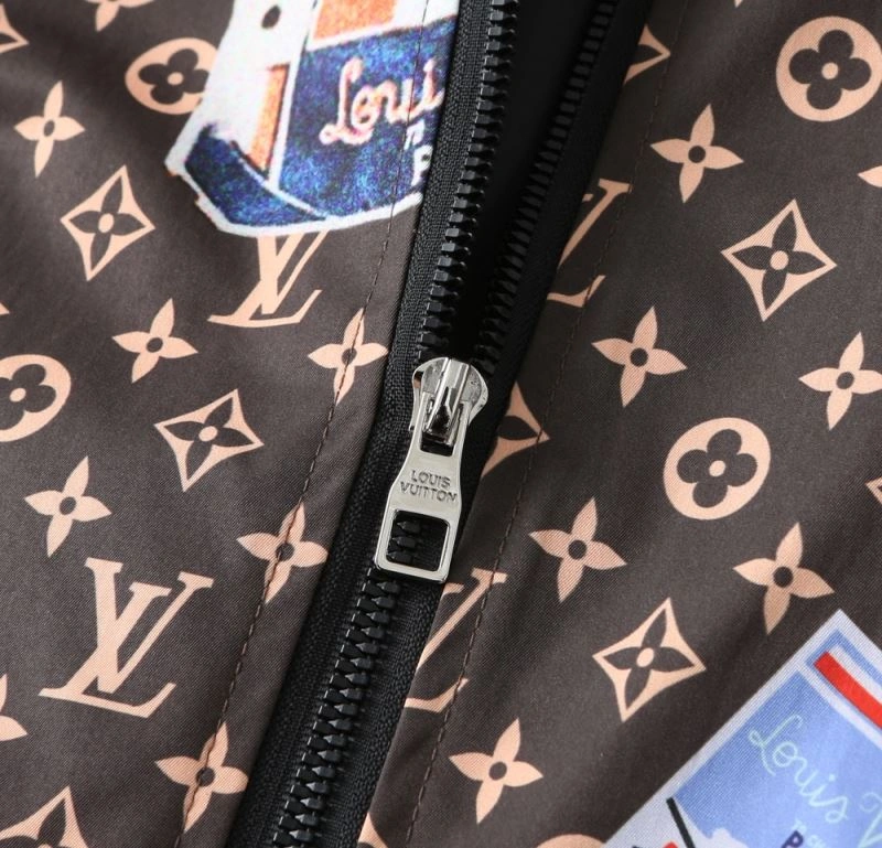 Louis Vuitton Outwear Compact 136562