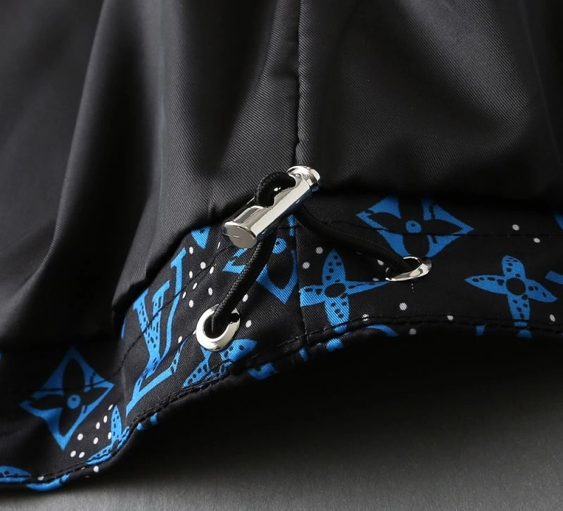 Effortless Louis Vuitton Outwear 136556