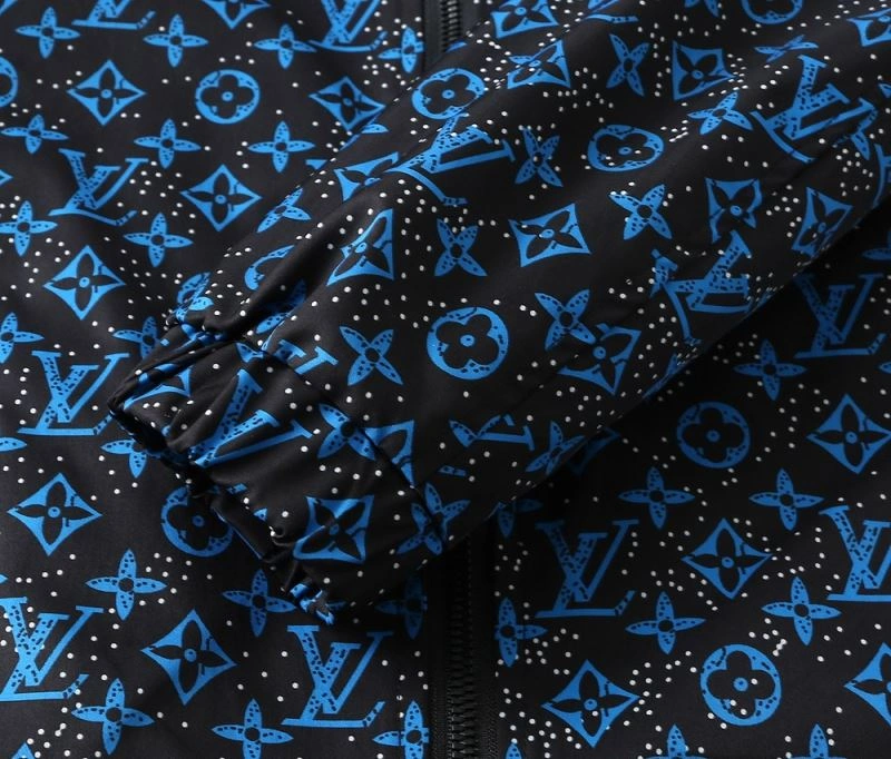 Effortless Louis Vuitton Outwear 136556