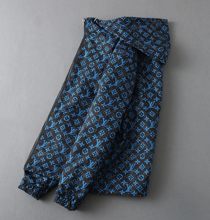 Effortless Louis Vuitton Outwear 136556