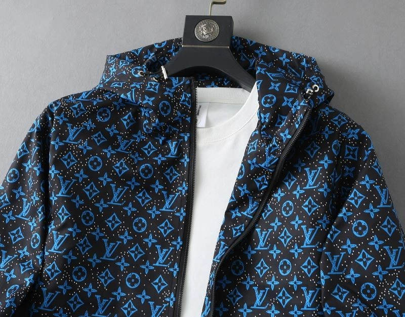 Effortless Louis Vuitton Outwear 136556